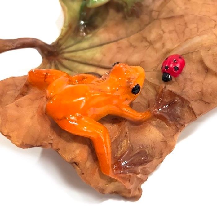 ミニチュアアニマル ed7797h 木の葉 蛙 かえる カエル 花 緑 オレンジ