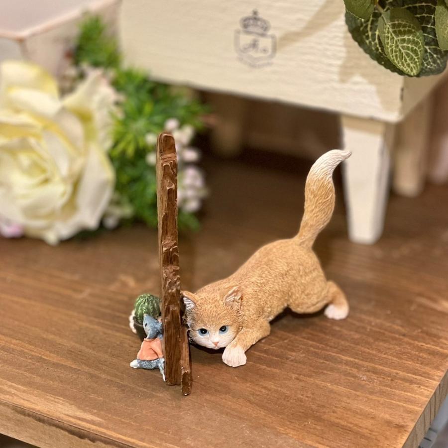 茶トラ猫 ねこ ネコ レトロ アンティーク風 猫とネズミ 塀を挟んでの
