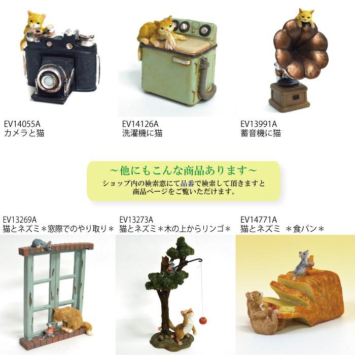 茶トラ猫 ねこ ネコ レトロ アンティーク風 ピザをカットする猫と