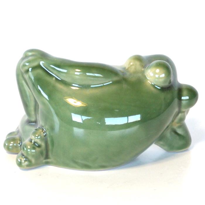 カエルの置物 陶器 寝ころび蛙 かえる 蛙 幸福 縁起物 梅雨 贈り物