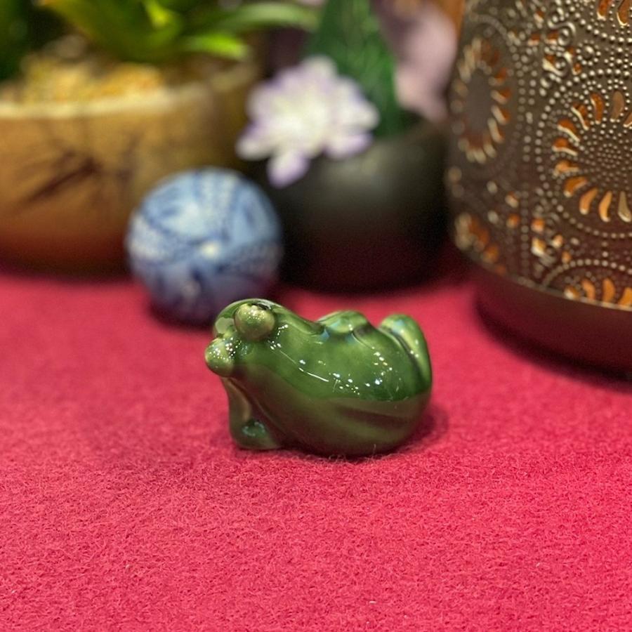 カエルの置物 陶器 お休み蛙 おやすみ かえる かわいい ガーデニング