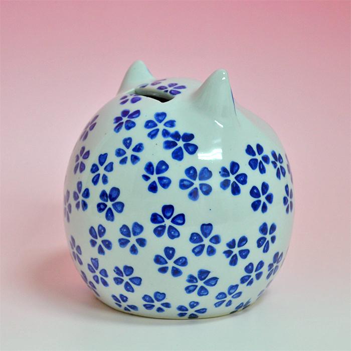 青花桜猫 貯金箱 ホワイト 白 笑い猫 置物 金運アップ 開運招福 開店