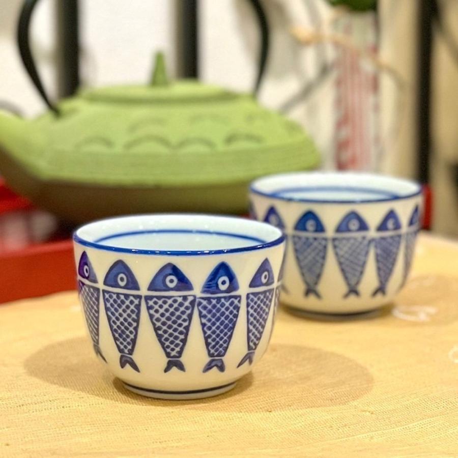 茶杯 連魚 蓮魚 or1091-h57 魚 かわいい 青花 染付陶器 茶器 湯呑み