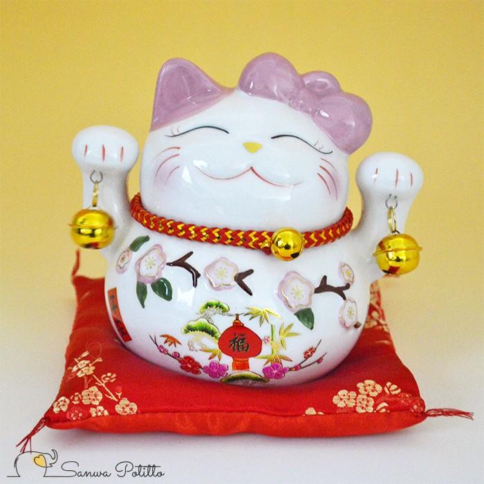招き猫 リボン 梅の花 Mサイズ 笑い猫 置物 恋愛運アップ 金運アップ 人運 開運招福 開店祝い 商売繁盛 千客万来 縁結び 子宝 縁起物 Q 高さ12cm 無料