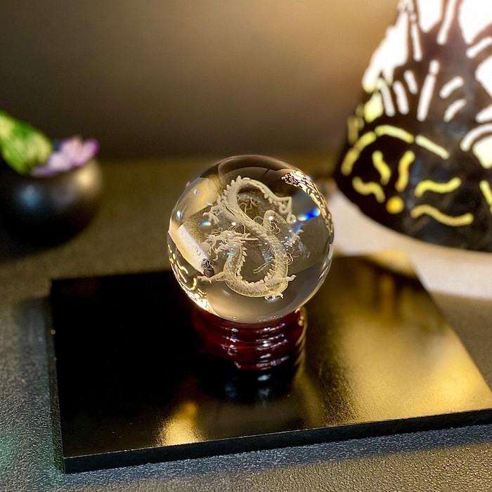 レーザー彫水晶 龍 y5-2 水晶 レーザー 木製台座付き 3D 開運 風水 物