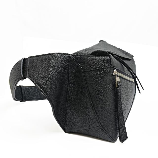 LOEWE ボディバッグ　スモール Small Cubi crossbody bag in supple smooth calfskin and jacquard