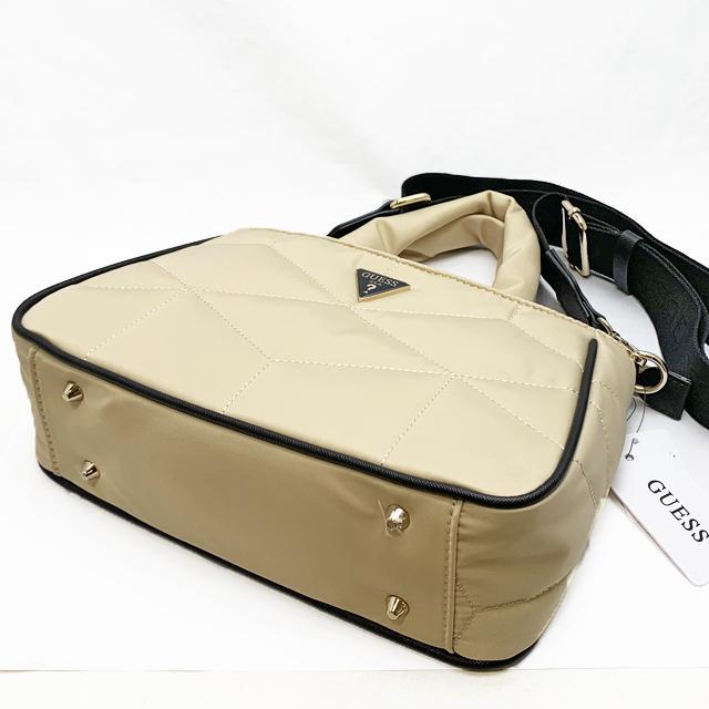 GUESS（ゲス） <br>ゲス レディース トートバッグ ショルダーバッグ