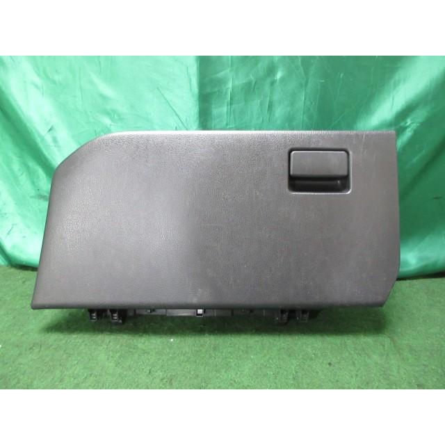ヴォクシー DAA-ZWR80G グローブBOX ハイブリッドV 7人 55550-28130-C0
