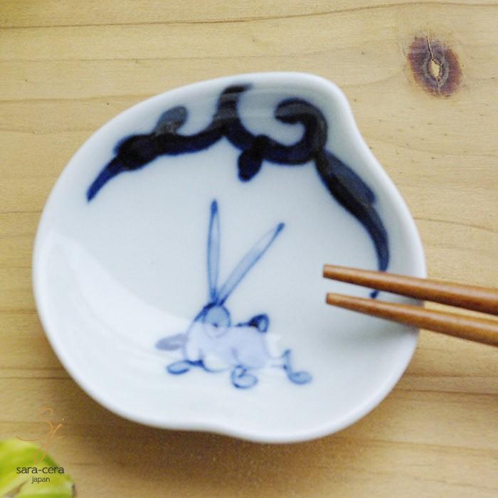 有田焼 波佐見焼 惣太窯 染付うさぎ唐草 桃豆皿 和食器 磁器 おしゃれ 豆皿 小皿 醤油 かわいい 豆皿 薬味 しょうゆ小皿 漬物皿 S お気に入り食器 おうちのうつわ 通販 Yahoo ショッピング