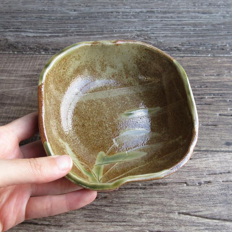 小鉢 角鉢 14.3cm 和食器 日本製 スクエア 四角い器 手造り 美濃焼
