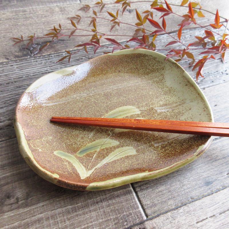 灰釉草文 天皿 / 22.3cm 高級和食器 刺身 天ぷら 主菜 メイン 灰釉草文 天皿 / 22.3cm 高級和食器 刺身 天ぷら 主菜 メイン