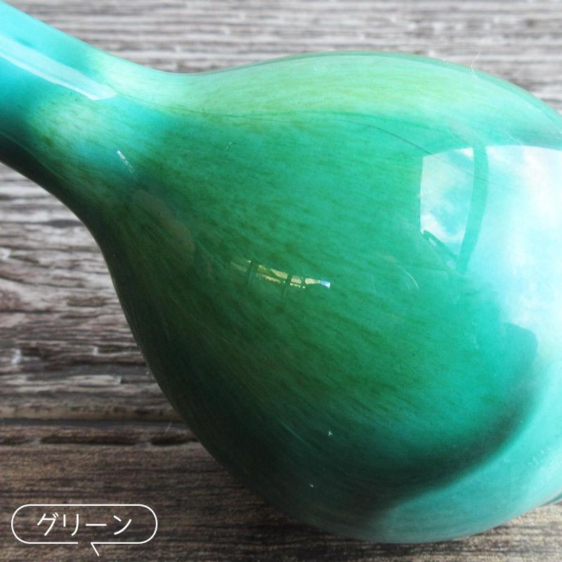 淡いグリーンの花弁模様花瓶 陶器製花瓶。 淡いグリーンの花弁模様花瓶 陶器製花瓶。│ardivosa.com