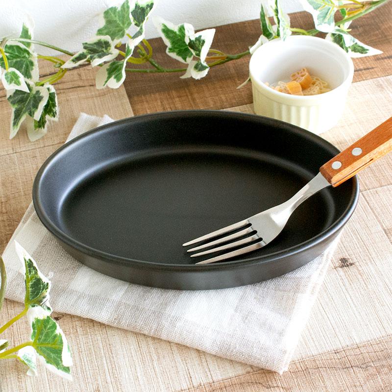 オーバルプレート 18cm カフェ風のお皿 黒い皿 プレート 皿 楕円