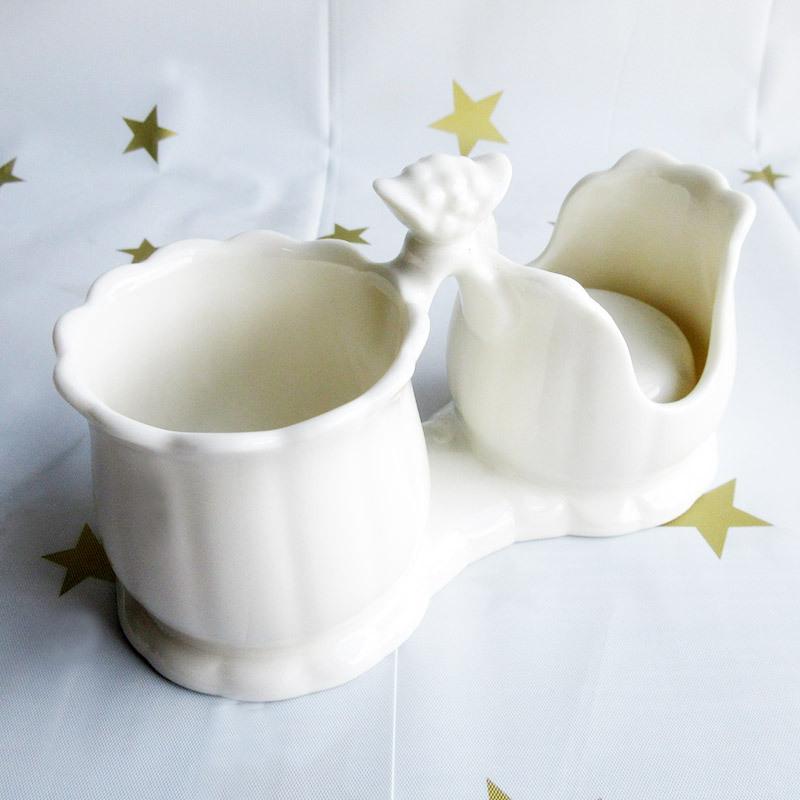 クリーム ベリーフラワー 小物入れ付 ナプキンホルダー / 昭和レトロ