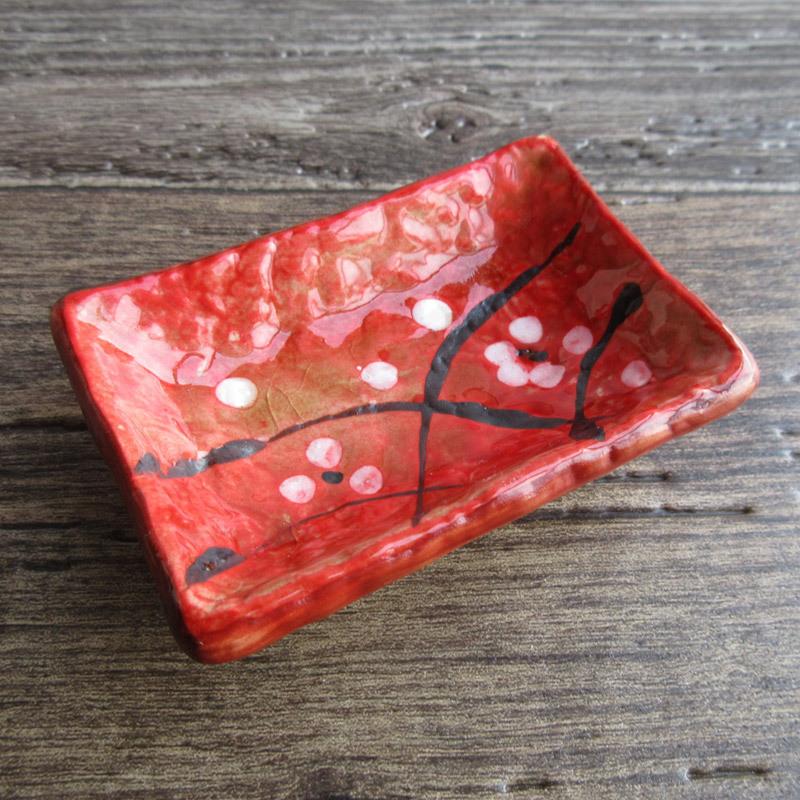 小皿 醤油皿 和食器 赤色 梅の花 花柄 和風 小鉢 小付 中国製 貫入あり