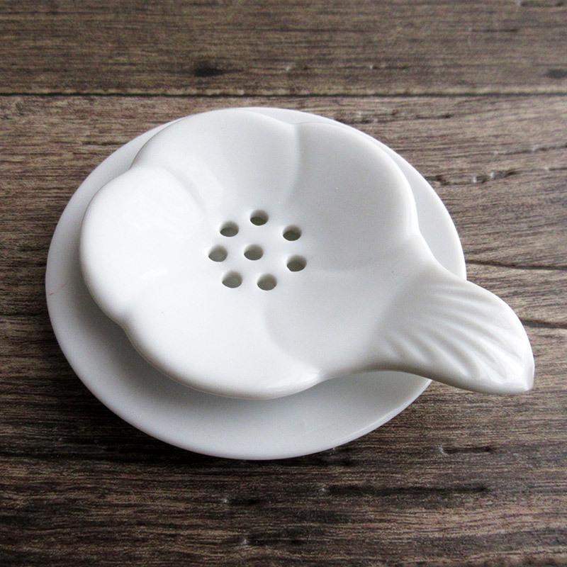 送料無料 白い陶器のすくいやすいスプーン 15cm 100円 すくう部分が深い 持ちやすくて便利 白いスプーン 白い食器 可愛いスプーン