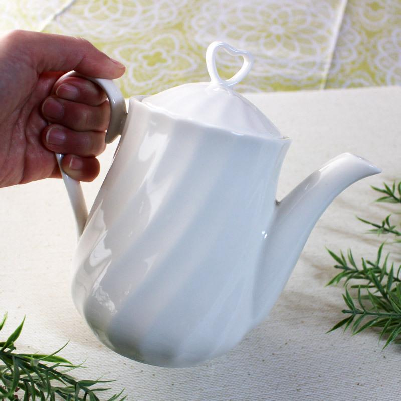 ティーポット 洋食器 白 おしゃれ ハート カフェ風 ねじり 陶器 紅茶