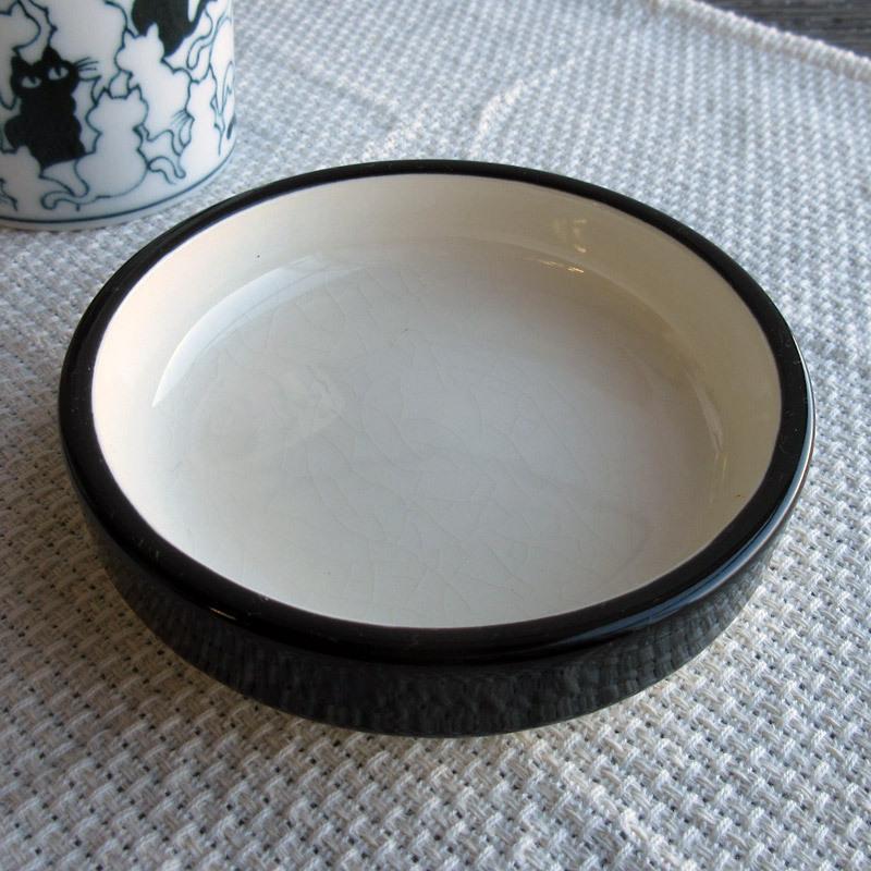 灰皿 10.8cm 喫煙具 陶器 シンプル コンパクト 黒色 クリーム色 丸い