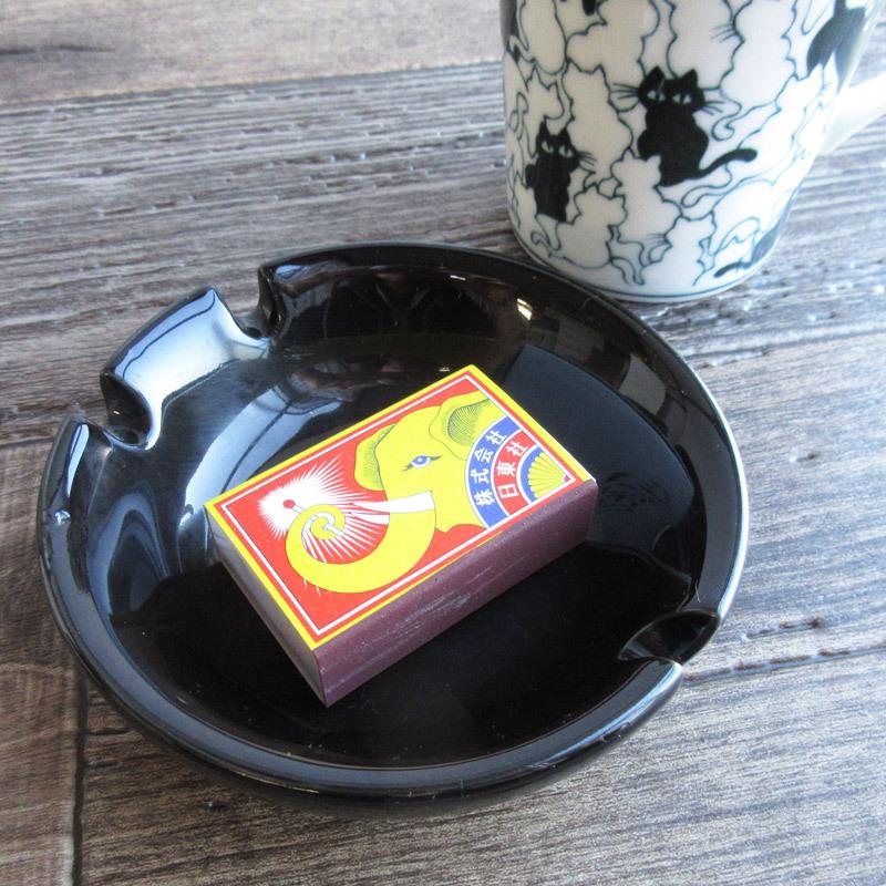 茶色の丸型陶器 imgrc0097779887.jpg
