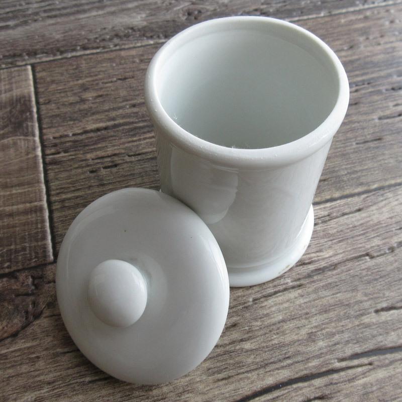 白いキャニスター ぽってりタイプの蓋つき 円柱型 白いキャニスター ぽってりタイプの蓋つき 円柱型