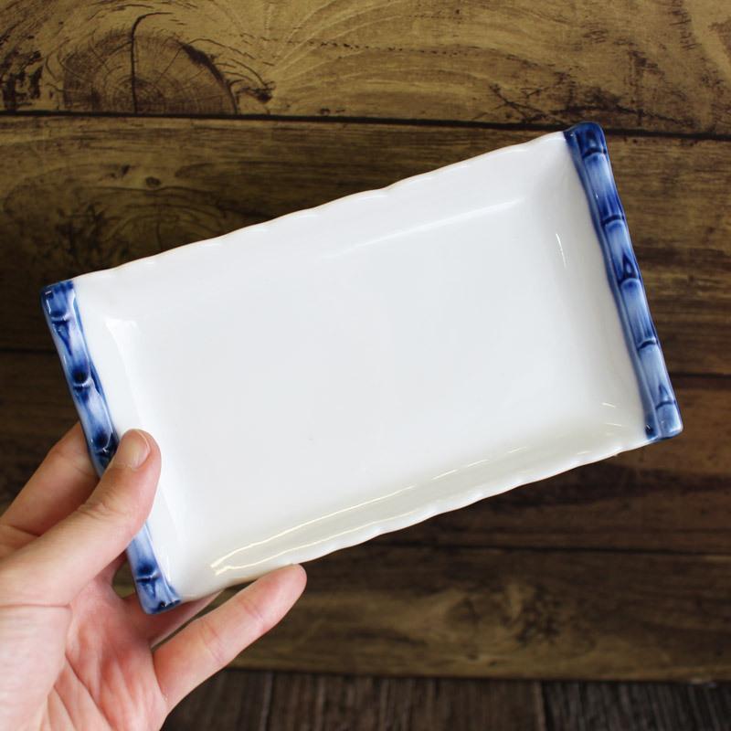 青と白の八角形皿 松の木デザイン直径約32cm