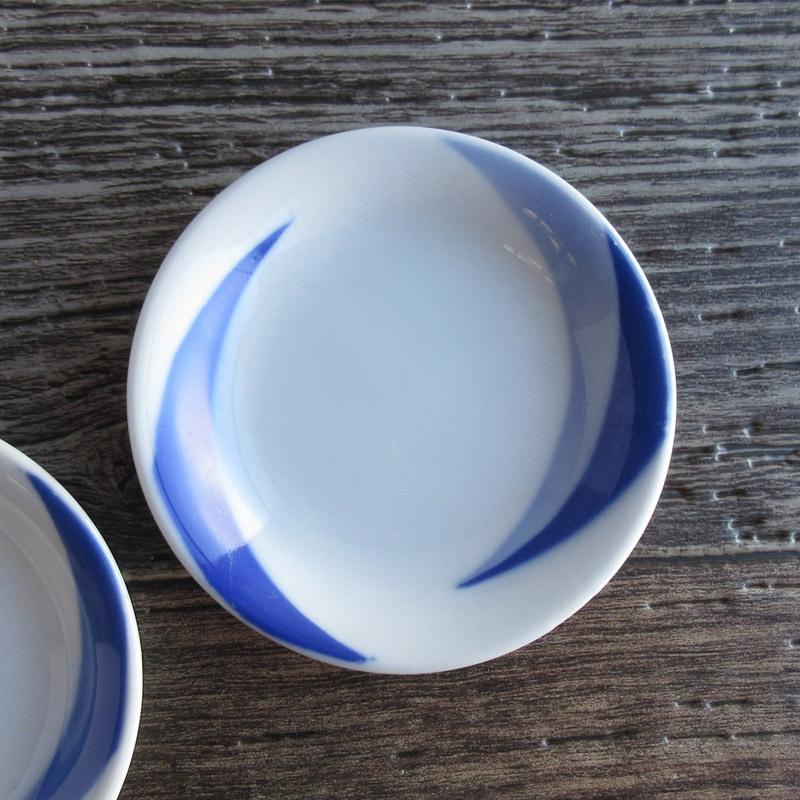小皿 3寸 丸いお皿 青いライン入り 型紙吹付 薬味皿 漬物皿 醤油皿 豆