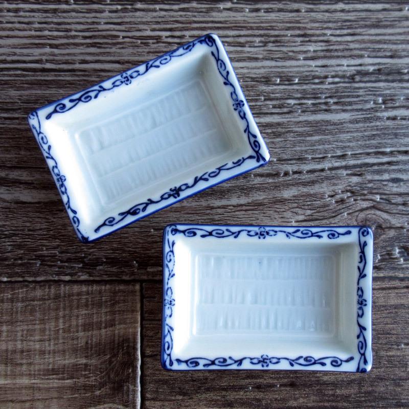 小皿 8.4cm 和食器 醤油皿 唐草模様 濃いブルー お刺身 珍味 漬物皿