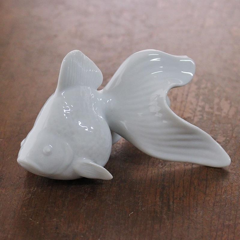 白黒魚形陶器 置物 2個セット インテリア アンティーク 雑貨 美術品 アート 完売】白い陶器のオブジェ 金魚 / 雑貨 置物 インテリア 玄関