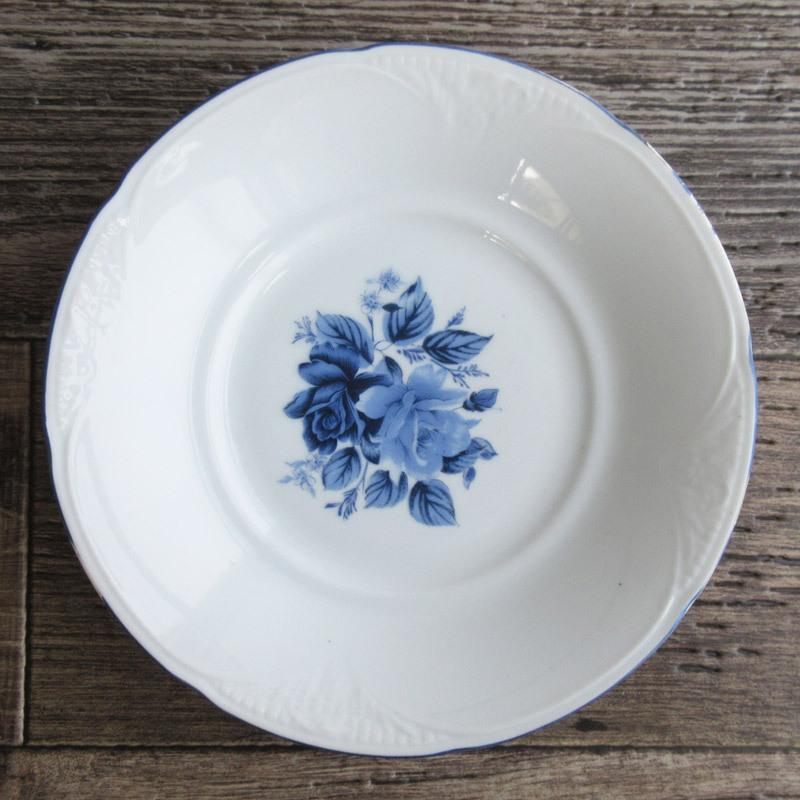 昭和レトロ 青いバラ クープ皿 20.6cm 青色 薔薇 ローズ 花柄 スープ皿 洋食器 サラダ デッドストック ヴィンテージ :y181:サラーミキ !店 通販 葉っぱのレリーフ 昭和レトロなガラス皿 5枚セット