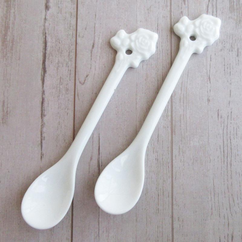 白い陶器 バラのモチーフ付きスプーン 13cm / 100円 白いスプーン 白い