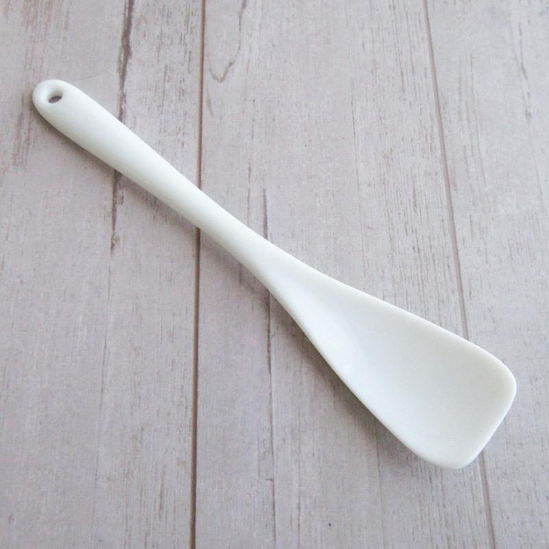 スプーン アイスクリーム プリン 白いスプーン 白い食器 器のフチに