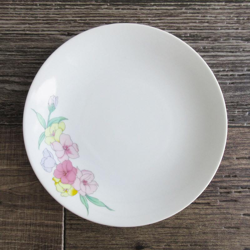 昭和レトロ 和風な花柄 丸皿 18.8cm / 和食器 取り皿 和菓子 お 昭和レトロ 和風な花柄 丸皿 18.8cm / 和食器 取り皿 和菓子 お