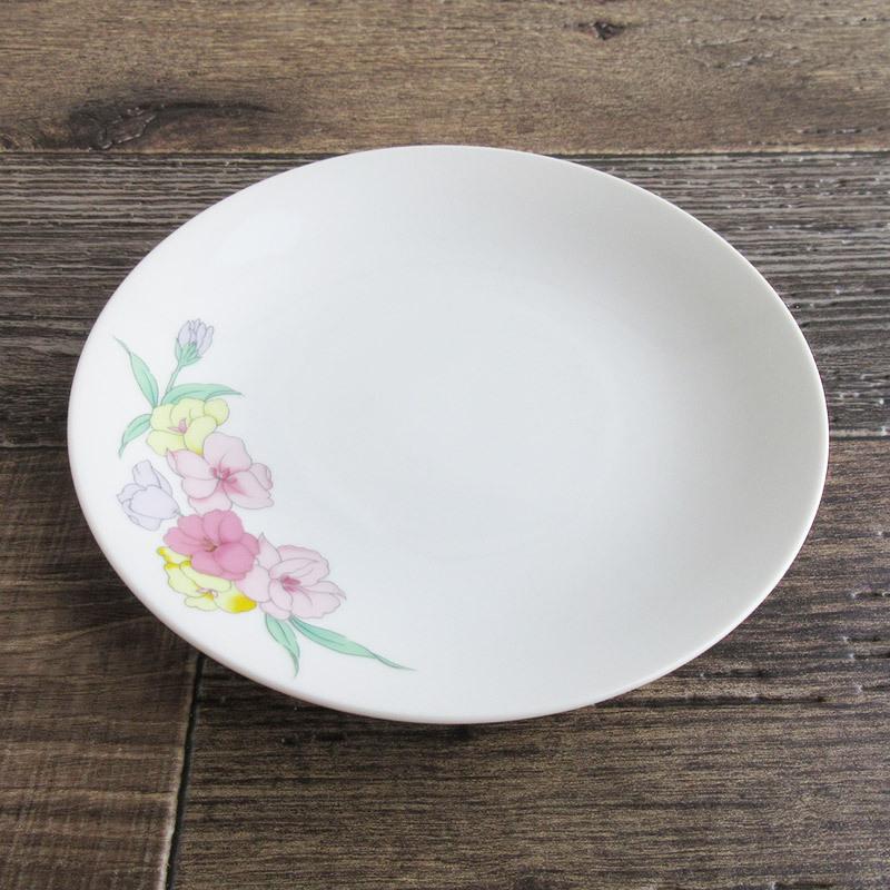 昭和レトロ 和風な花柄 丸皿 18.8cm / 和食器 取り皿 和菓子 お 昭和レトロ 和風な花柄 丸皿 18.8cm / 和食器 取り皿 和菓子 お
