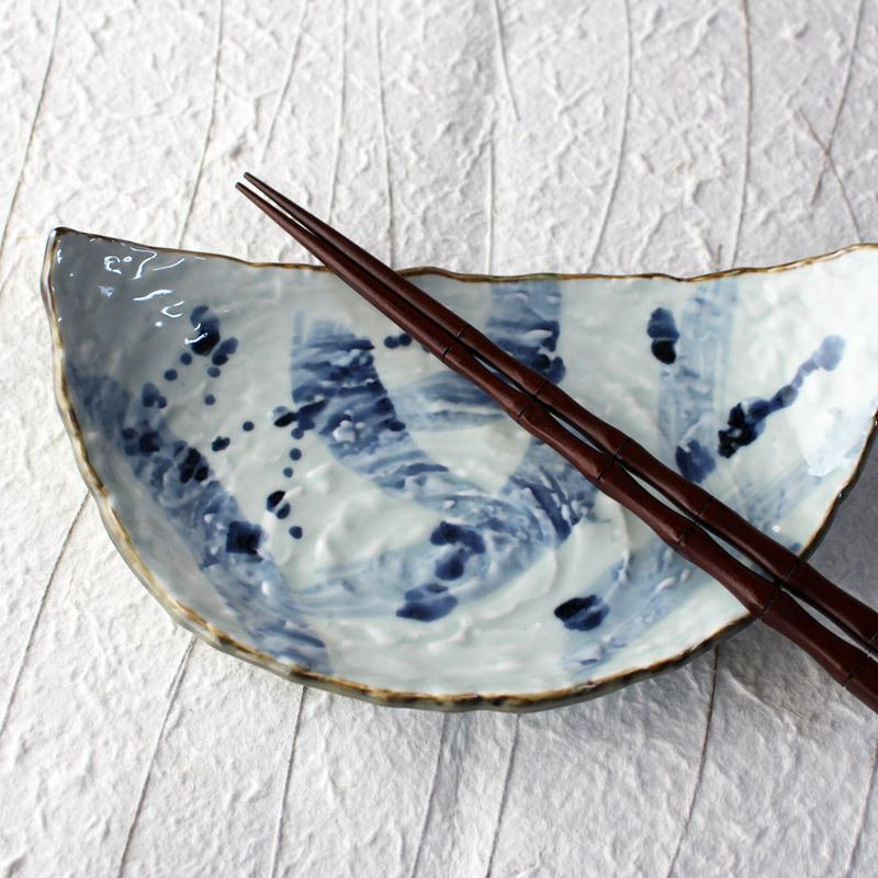 完売】青白半月皿 22.5cm / 中皿 刺身皿 半円型 刷毛目 月の形のお皿