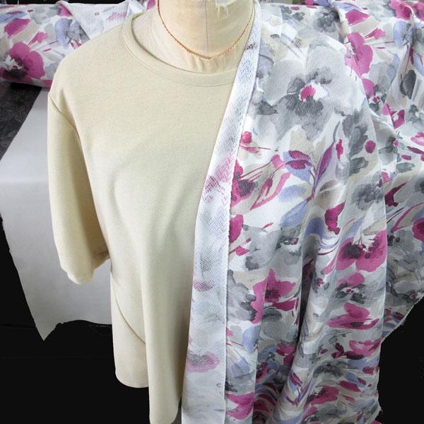 小花が可愛いピンクの小紋 洗える飛び柄小紋【菱花紋】薄香色が近日発売！ - サキガケ