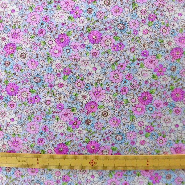 綿ブロードpt生地（AP4187-2）小花柄 生地巾110cm 数量1（50cm）300円