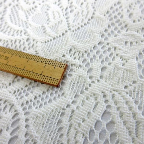 ポリエステルラッセルレース生地（85497-A）花柄/アイボリー 生地巾