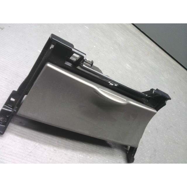 カローラアクシオ DBA-NZE141 灰皿 同梱不可 即決品 : サトウサービス