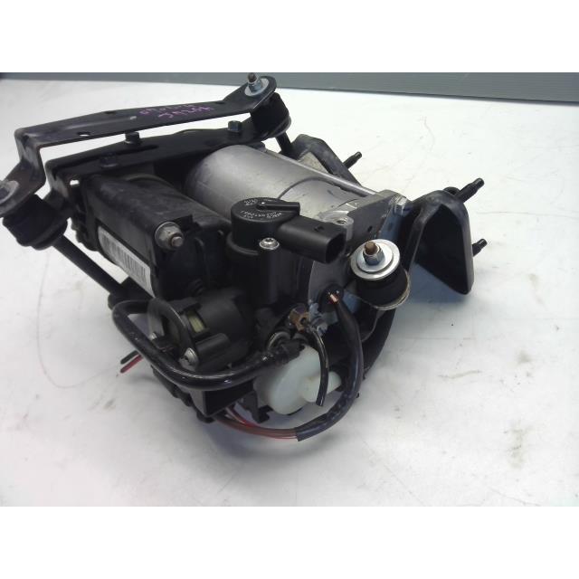XJ ジャガー XJシリーズ GH-J72SA エアサスコンプレッサー 同梱不可