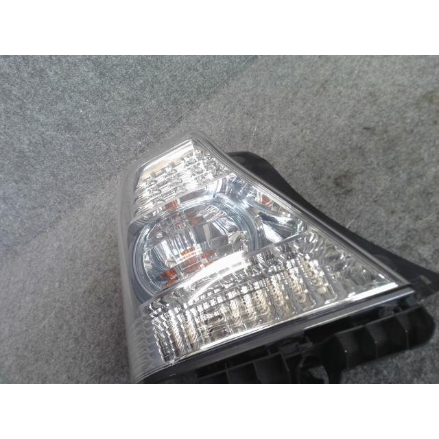 ＳＡＩ DAA-AZK10 左 テール ランプ 同梱不可 即決品の画像