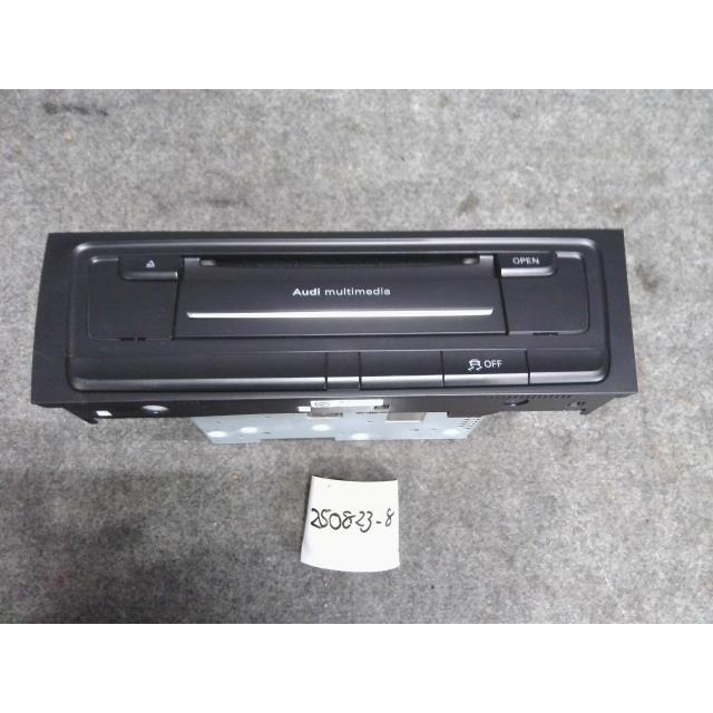 アウディ A4 DBA-8KCDN カーナビゲーション 8T2-035-678C同梱不可 即決