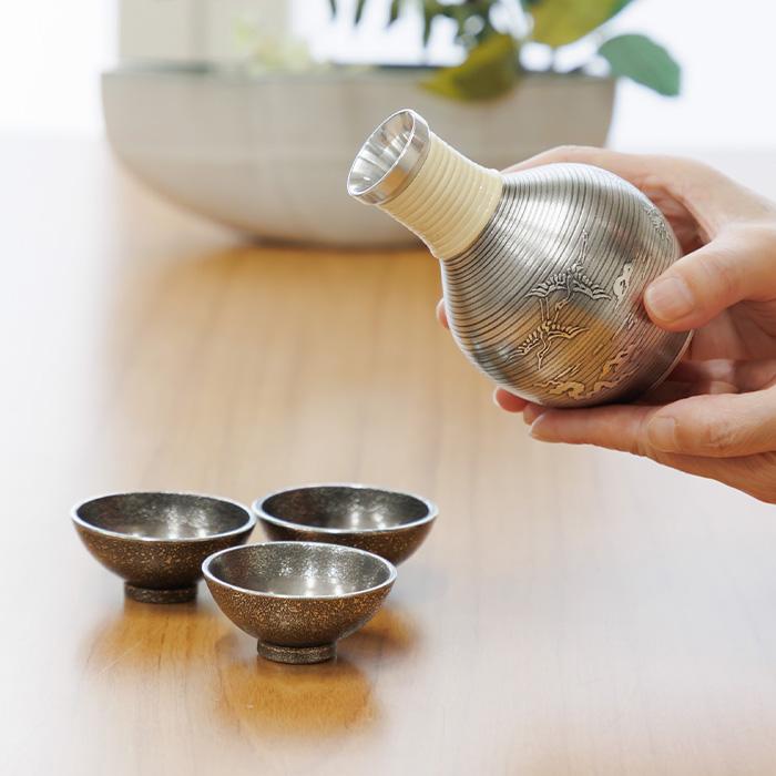 公式 | 薩摩錫器工芸館(株) 錫 酒器セット 鶴 盃3ヶ 黒漆加工 200ml [No.63-2] 桐箱付き 贈答用 プレゼント 贈り物の画像