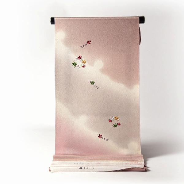 反物販売/お仕立て承ります浜ちりめん（太しぼ縮緬）　付下げ着尺　雪輪暈しに桜と楓の刺繍／ごく薄い茶系色反物/着物/和服/お洒落用/歌舞伎や演劇鑑賞/