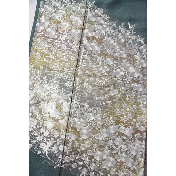 刺繍　訪問着　袷フルオーダー手縫いお仕立て付き　横笛に松葉、萩、菊、桜、楓、梅、桔梗の吹き寄せ文様　薄い緑色　身長１６８ｃｍまで、裄６９．５ｃｍまでの画像
