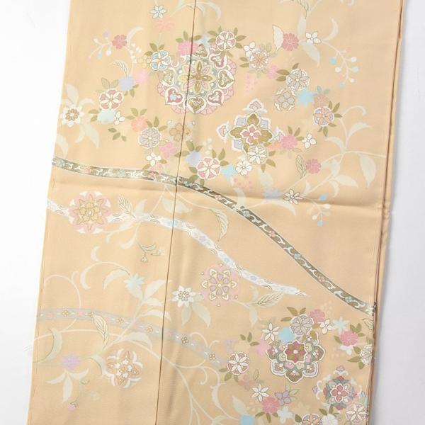 訪問着　手縫いお仕立て付き　手描き　唐草に華文　クリームベージュ色　身長１６８ｃｍ位まで、裄６９．５ｃｍまで　送料込みの画像