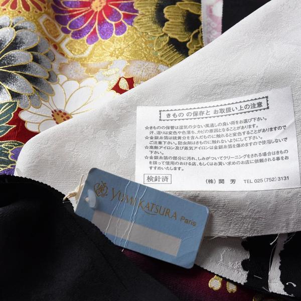 振袖　手縫いお仕立て付き　ブライダルファッションデザイナー「桂由美」監修　十日町「関芳」製　黒色、赤色　熨斗に花々　刺繍入り　ベロア入り　送料込みの画像