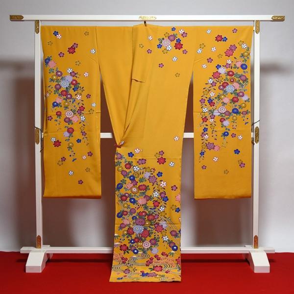 振袖　手縫いお仕立て付き　十日町友禅「関芳」謹製　紅型柄　枝垂れ桜、菊、楓　ひまわり色　裄７０.５ｃｍ位まで成人式・卒業式・謝恩会・結婚式・披露宴・の画像