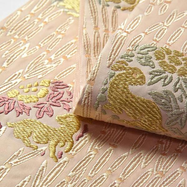 袋帯　お仕立て付き　西陣織　山口弘躬　唐織　十草に花兎文　準礼装用　六通柄　薄い杏子色レディース着物/和服/結婚式/入卒式/パ−ティ−/お子様のお祝の画像