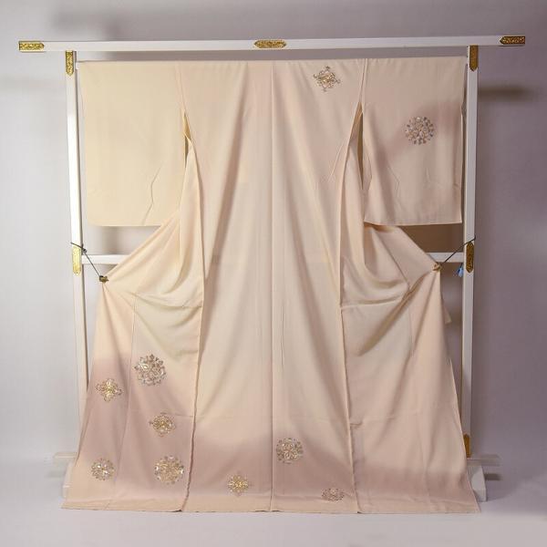 訪問着　手縫いお仕立て付き　京都「トキワ商事・美の花」手刺繍　華文　薄いクリームベージュ色送料込み裄丈７０ｃｍまでの画像