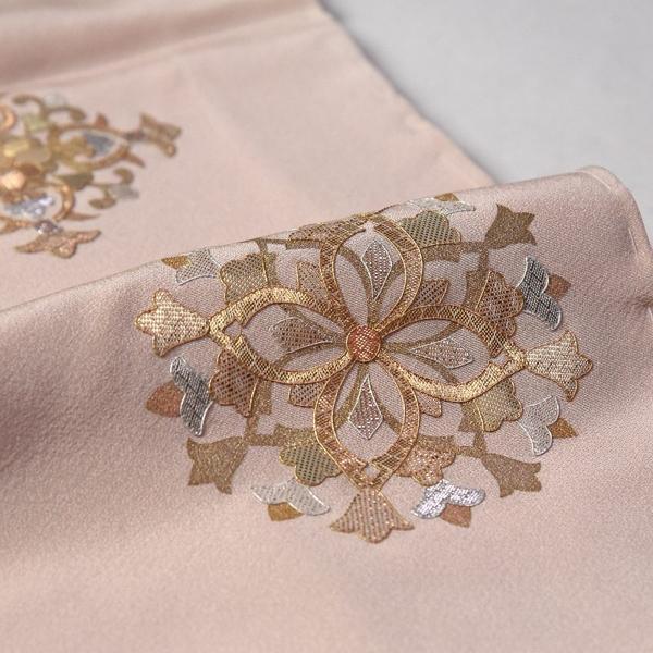 訪問着　手縫いお仕立て付き　京都「トキワ商事・美の花」手刺繍　華文　薄いクリームベージュ色送料込み裄丈７０ｃｍまでの画像